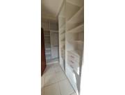 *ALQUILO DÚPLEX MODERNO, estilo minimalista.* 5.000.000 Gs. Ubicación: A 2 cuadras de Sta