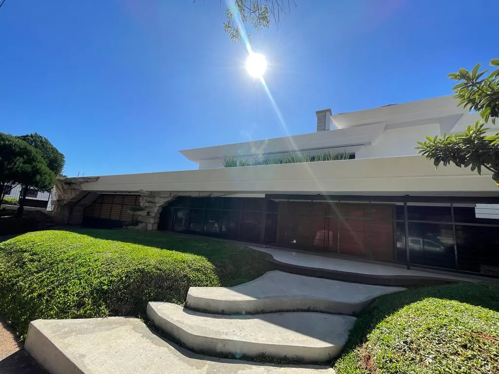 VENDO IMPONENTE RESIDENCIA EN ASUNCION LOS LAURELES COD 4578 — фото 2