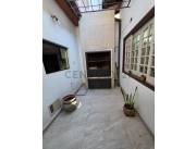 Hermosa casa de dos plantas – cómoda y funcional Ubicada en una zona tranquila y residenci