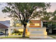 VENDO CASA A PASOS DEL COLEGIO ASA