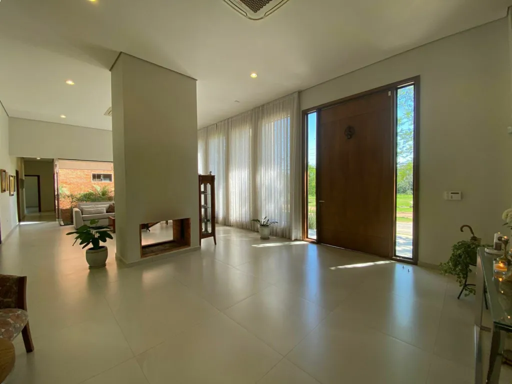 RESIDENCIA DE LUJO EN ESQUINA EN SURUBI'I — foto 2