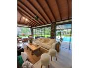 Vendo Lujosa Casa de 1.456 m2, Sobre Camino del Golf - LHO7429072