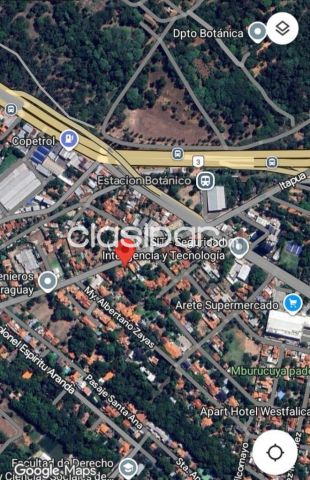 Residencias / Mansiones - Amplia propiedad en venta en Barrio Mburucuya