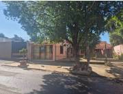 En venta espaciosa casa con local comercial en zona de la terminal de buses de Asunciòn