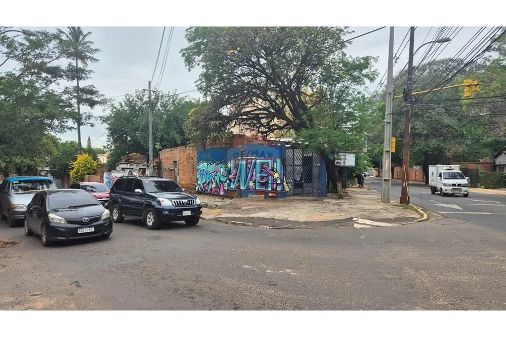 VENDO TERRENO EN ESQUINA SOBRE AVENIDA VENEZUELA — foto 2