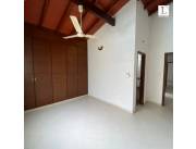 Casa de tres dormitorios en Mariano Roque Alonso 250 metros de la traschaco