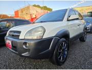 HERMOSO HYUNDAI TUCSON CON USO EN PY MOTOR 2.0. DIESEL CON TECHITO COLOR BLANCO AUTOMATICO