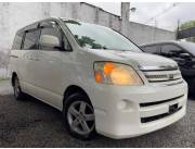 Toyota Noah 2006 car