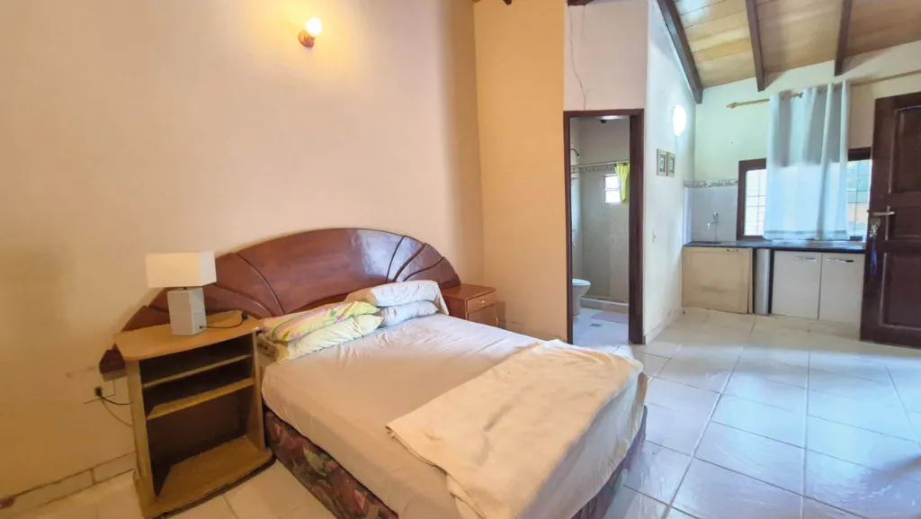 MANSIÓN EN SAN BERNARDINO, 5 DORMITORIOS (4 EN SUITE), EN TERRENO DE 1.250 m² — foto 2