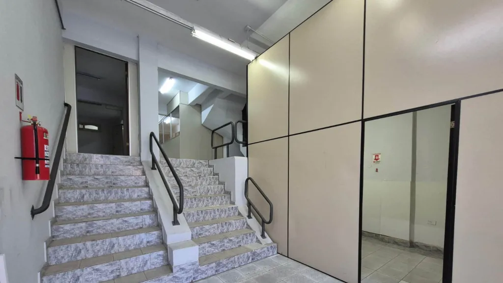 EDIFICIO CORPORATIVO DE 3 NIVELES SOBRE O’LEARY Y MANDUVIRÁ, ENCARNACIÓN — photo 2