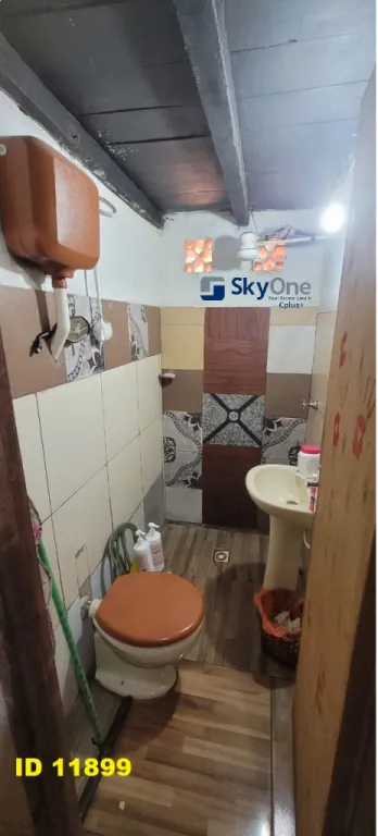 VENDO CASA HABITABLE O A DEMOLER EN LUQUE- 3ER BARRIO — foto 2