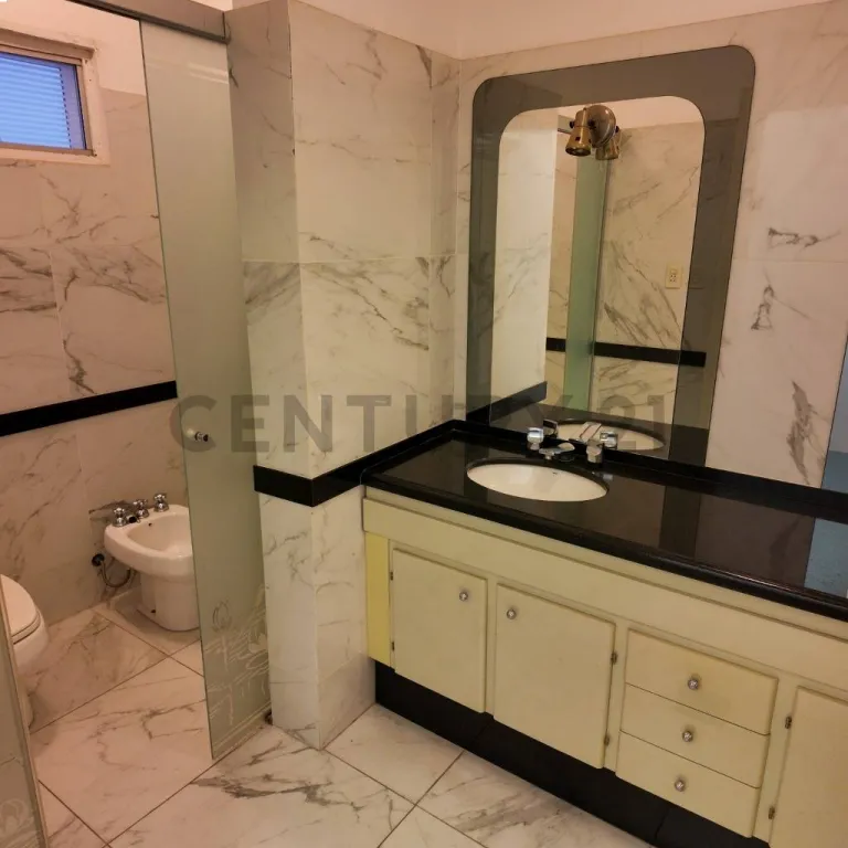 EN VENTA AMPLIA CASA DE 2558 M2 A REMODELAR - LA RECOLETA - ASUNCION — foto 2