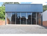 ALQUILO SALÓN COMERCIAL DE 240 M2 CON AMPLIO ESTACIONAMIENTO EN EL FRENTE