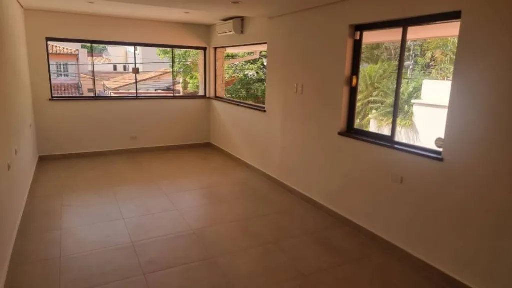 ALQUILO CASA LUJOSA 4 DORMITORIOS EN ASUNCION — foto 3