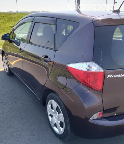 Toyota New Ractis 2011 — foto 6