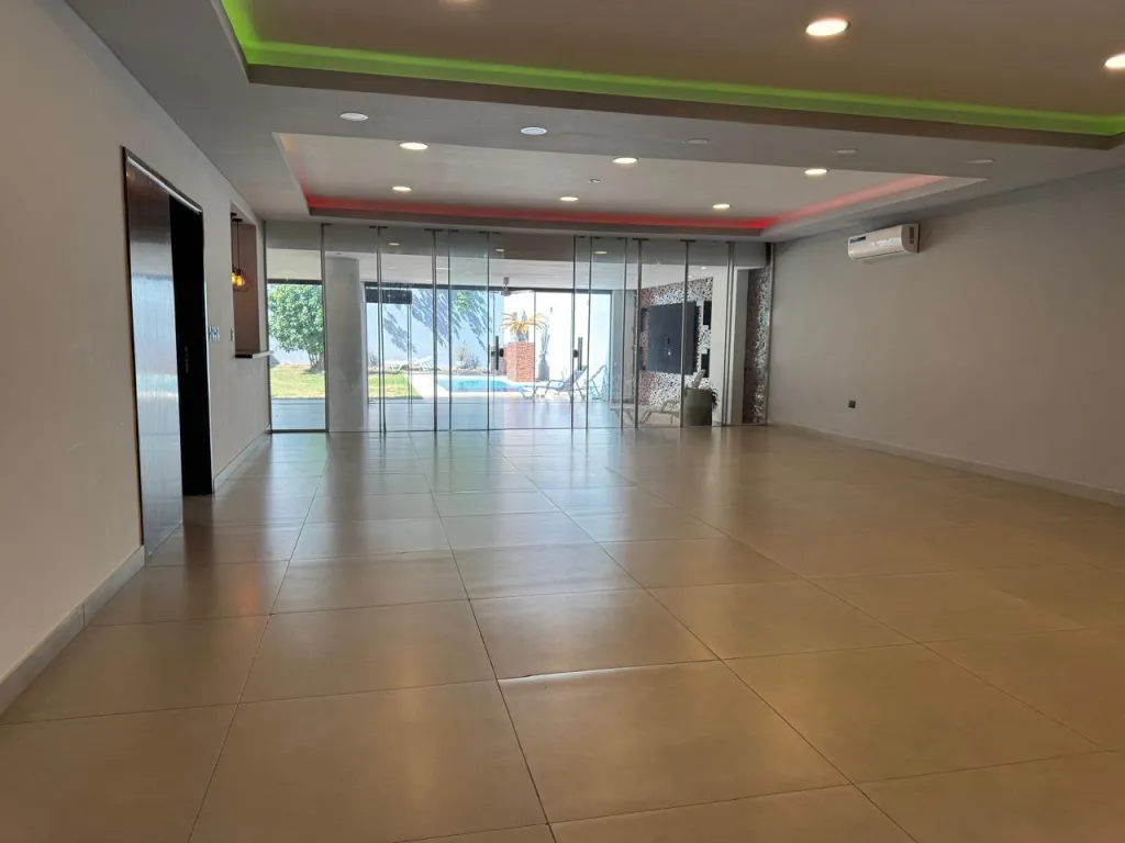 Vendo Lujosa Residencia en barrio Nazareth — foto 2