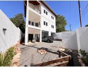 Edificio con 3 departamentos En caacupe