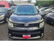 Toyota New Voxy año 2010