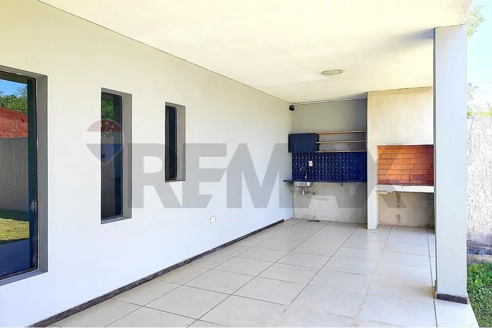 Casa - Venta - Luque, Paraguay — foto 2