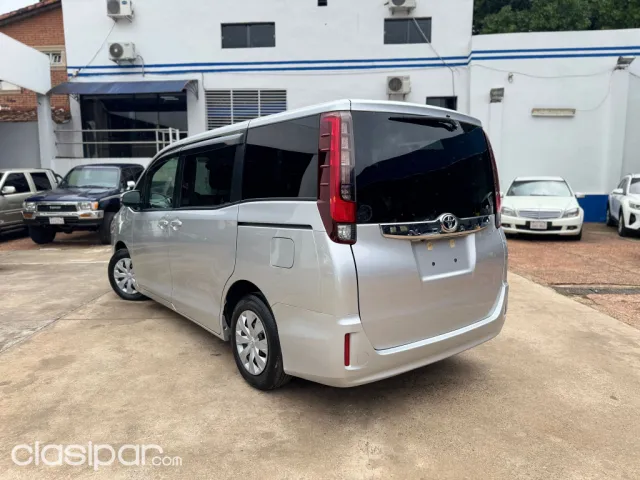 Toyota Noah 2016 — foto 8