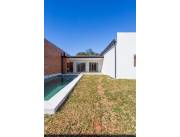 VENDO CASA EN LUQUE LOMA MERLO