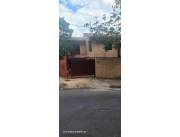 Alquilo duplex zona Colegio Cristo Rey