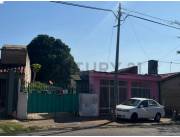 Vendo terreno con casa a refaccionar o a demoler.