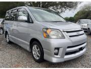 VENDO TOYOTA NOAH FULL SIN USO EN P.Y. DOBLE TECHO SOLAR 2005 CON GARANTÍA ESCRITA!!