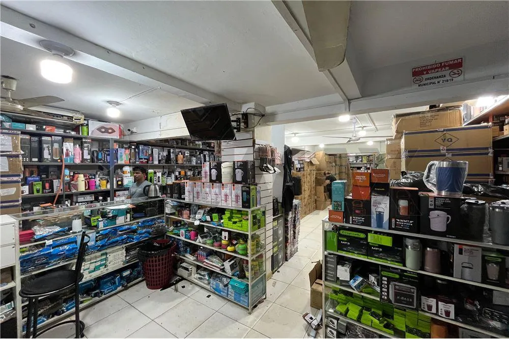 VENDO LOCAL COMERCIAL SOBRE RODRIGUEZ DE FRANCIA — foto 2