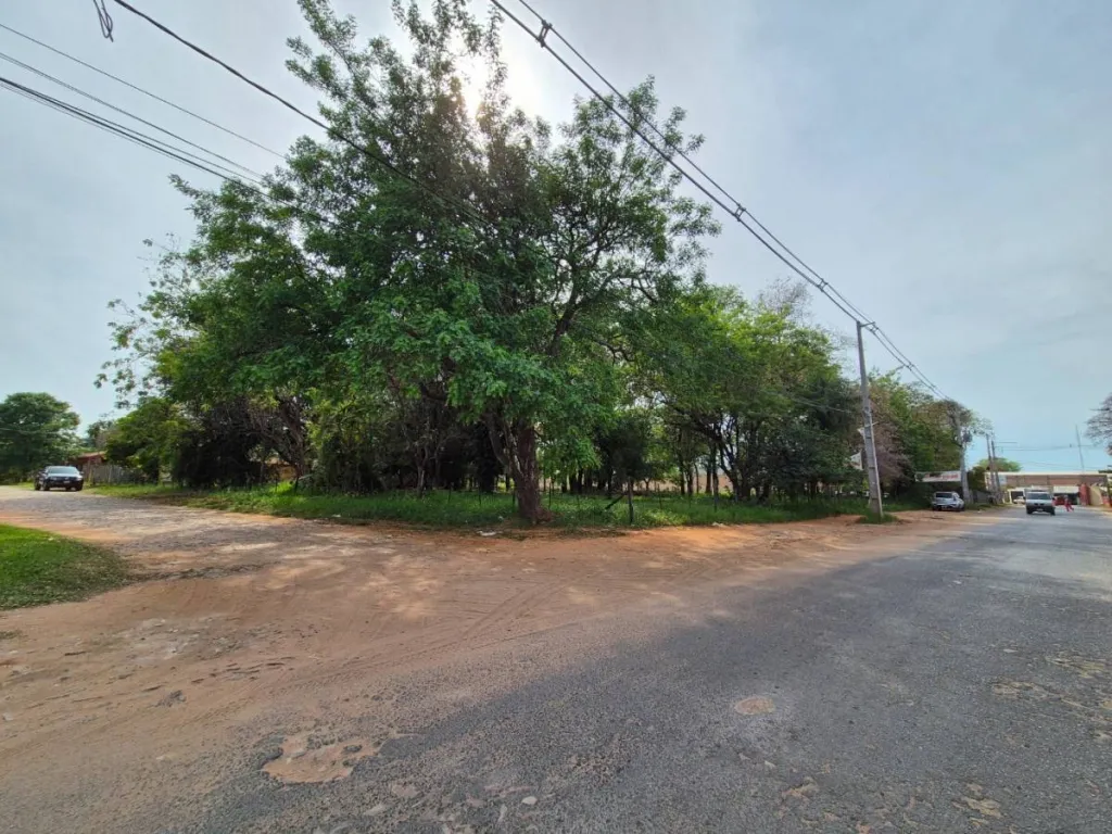 Vendo terreno en Esquina 4.028 m² – Mariano Roque Alonso — foto 2