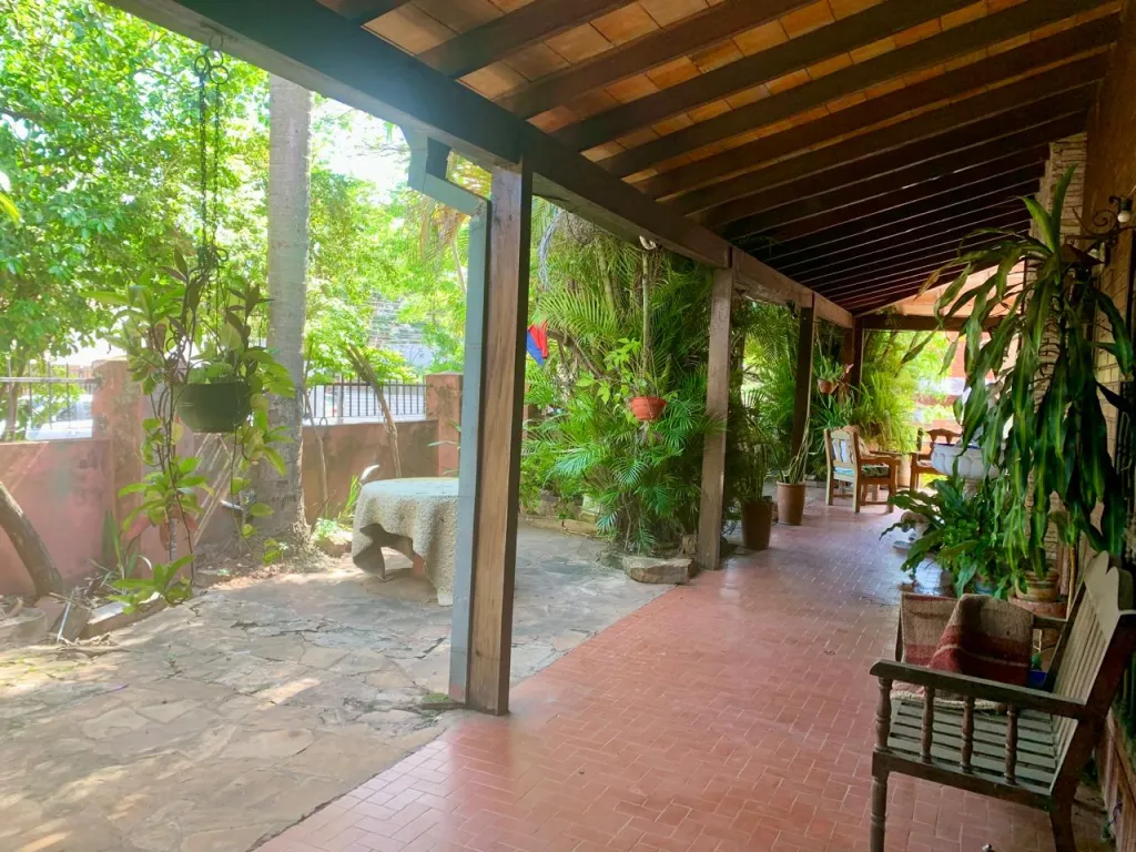 En VENTA Propiedad Poligonal de 673 m2 en el Barrio Nazareth, Asunción. (ID1910) — foto 3