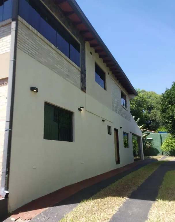 VENDO RESIDENCIA 3 DORMITORIOS 1 SUITE EN LAMBARE — foto 3
