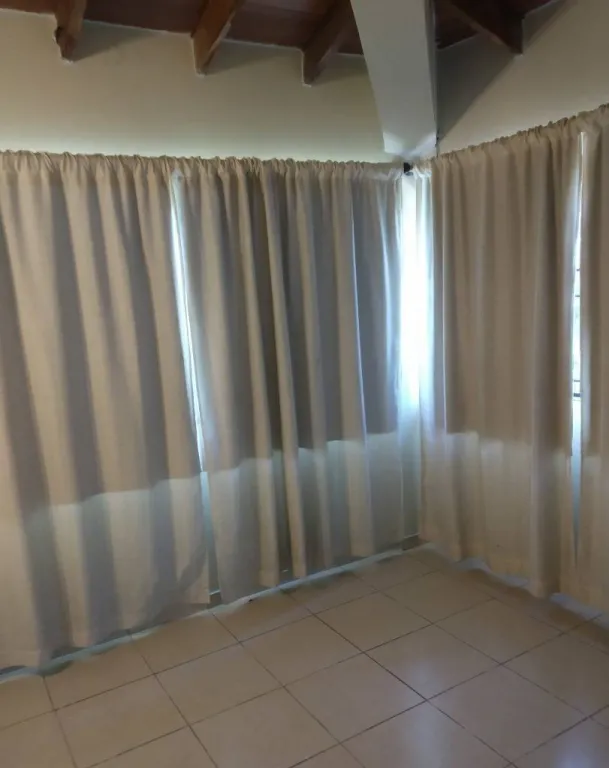 VENDO AMPLIA RESIDENCIA 4 DORMITORIOS EN LAMBARE — foto 3