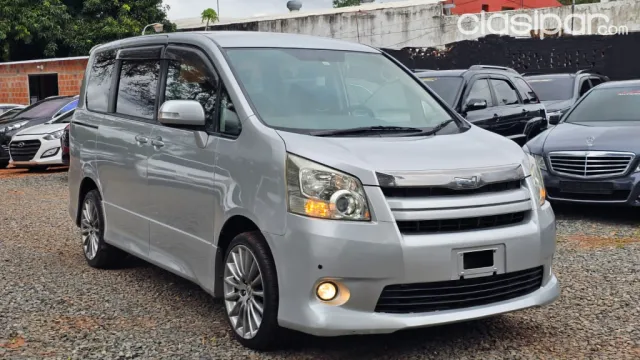 Toyota Noah 2008 — foto 2
