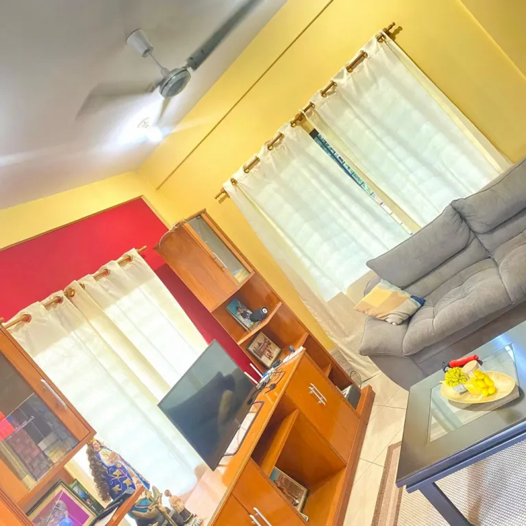 VENDO AMPLIA CASA 5 DORMITORIOS EN CAACUPE — foto 2