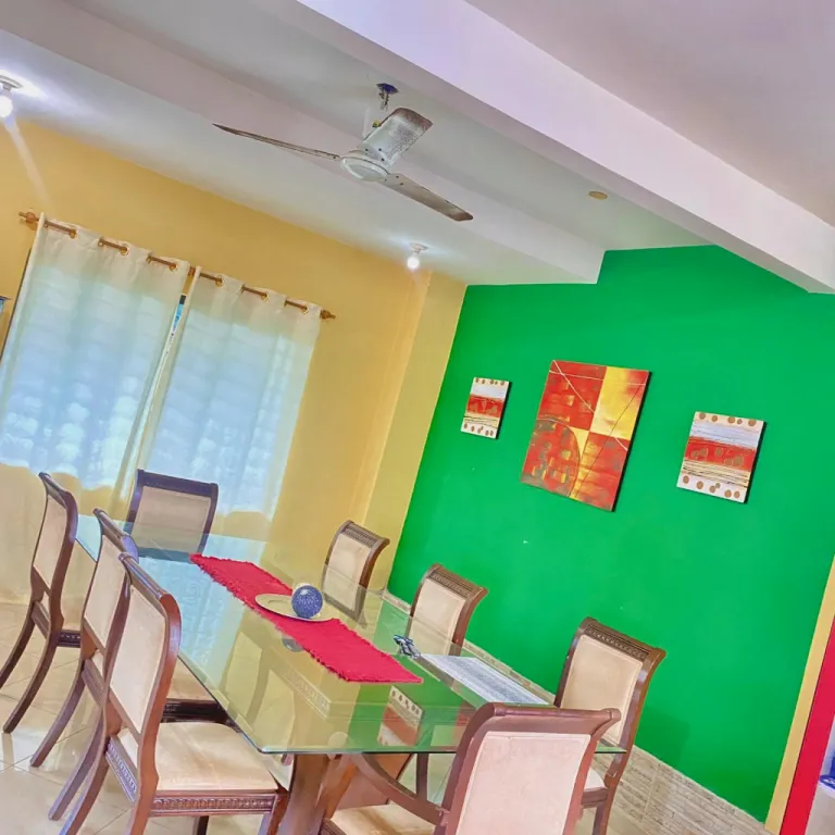 VENDO AMPLIA CASA 5 DORMITORIOS EN CAACUPE — foto 3