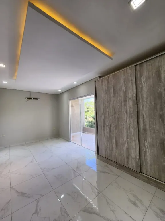 VENDO HERMOSO DÚPLEX, EN EL BARRIO CERRADO ARAPOTY DE MARIANO.COD 5954 — foto 2