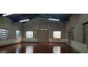 Alquilo Salon de 150 m2 en barrio America de Luque zona Los Jardines a 1 cuadra de la Cicl