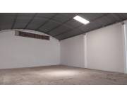 Alquilo Tinglado de 400 m2 en Luque zona Supermercado Los Jardines a 2 cuadras de Gral Aqu