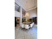 Vendo Residencia de Alta Calidad Con Amplios Ambientes en Ykuá Sati - LHO751168