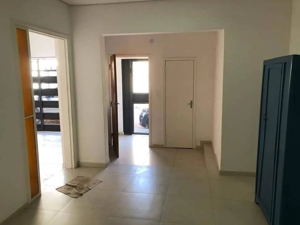 VENDO RESIDENCIA EXCLUSIVA 3 DORMITORIOS BARRIO LAS MERCEDES — foto 3