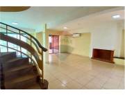 VENDO CASA CON PISCINA EN LAMBARE