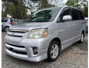 Toyota Noah Año 2004 Color Plata