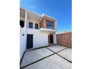 Vendo duplex a estrenar de 3 dormitorios en Fernando de la Mora zona norte