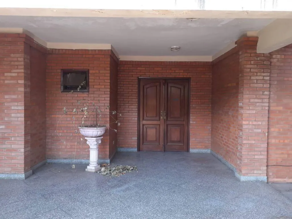 VENDO AMPLIA RESIDENCIA 4 DORMITORIOS EN BARRIO SAN VICENTE ASUNCION — foto 2