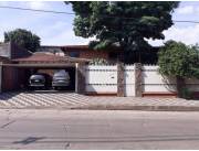 VENDO AMPLIA RESIDENCIA 4 DORMITORIOS EN BARRIO SAN VICENTE ASUNCION