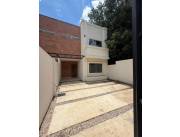 EN VENTA DUPLEX EN MBURUCUYA