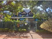 En venta amplia casa con importante fachada en la zona de Avelino Martìnez, San Lorenzo