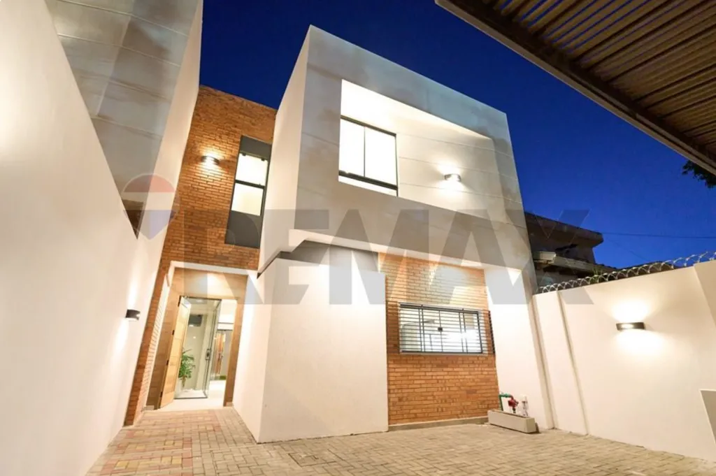 CASA PAREADA- Barrio Villa Morra, Asunción — foto 2