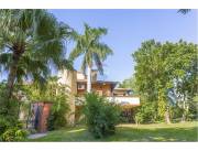 GRAN PROPIEDAD DE 2580 M2 EN DOBLE ESQUINA EN BARRIO YKUA SATI